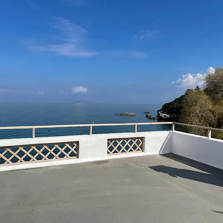 Ammor Houses, Nisida