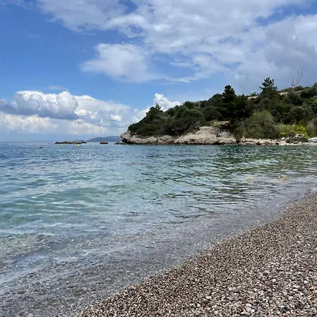 Ammor Houses, Nisida