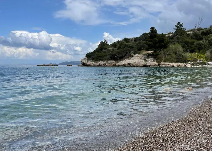 Ammor Houses, Nisida